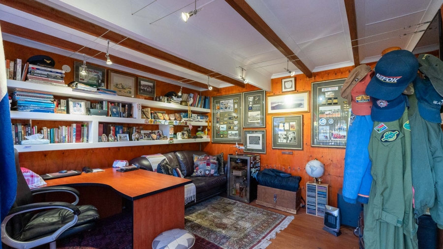 5 Bedroom Property for Sale in Outeniqua Strand Western Cape